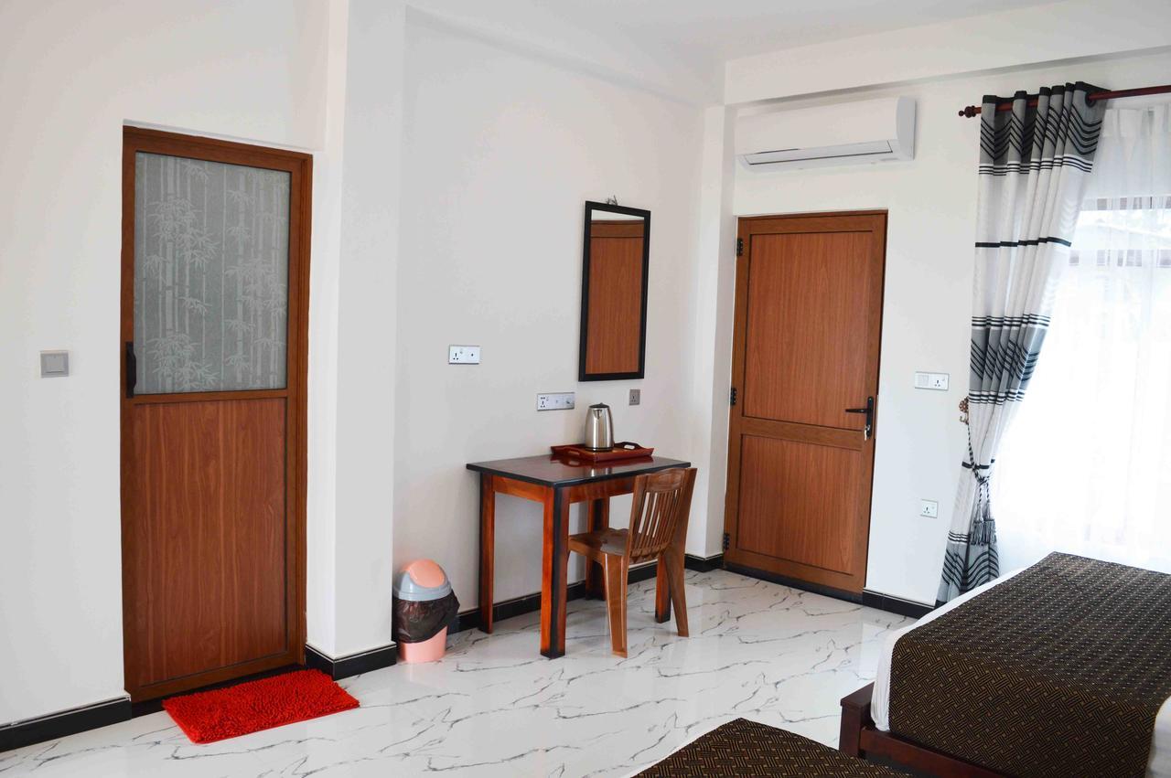Blue Wings Beach Hotel Trincomalee Exterior photo