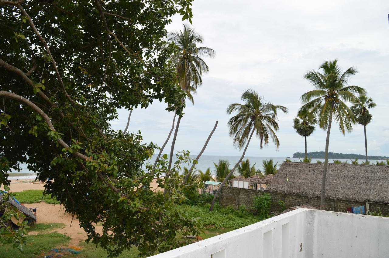 Blue Wings Beach Hotel Trincomalee Exterior photo