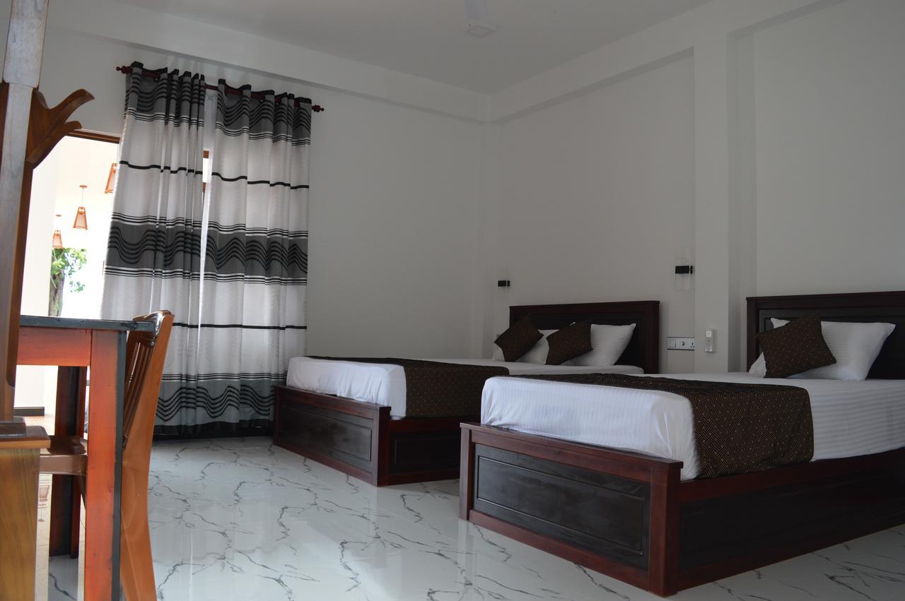 Blue Wings Beach Hotel Trincomalee Exterior photo
