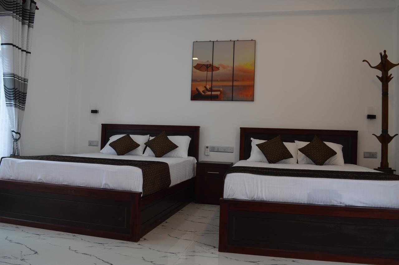 Blue Wings Beach Hotel Trincomalee Exterior photo